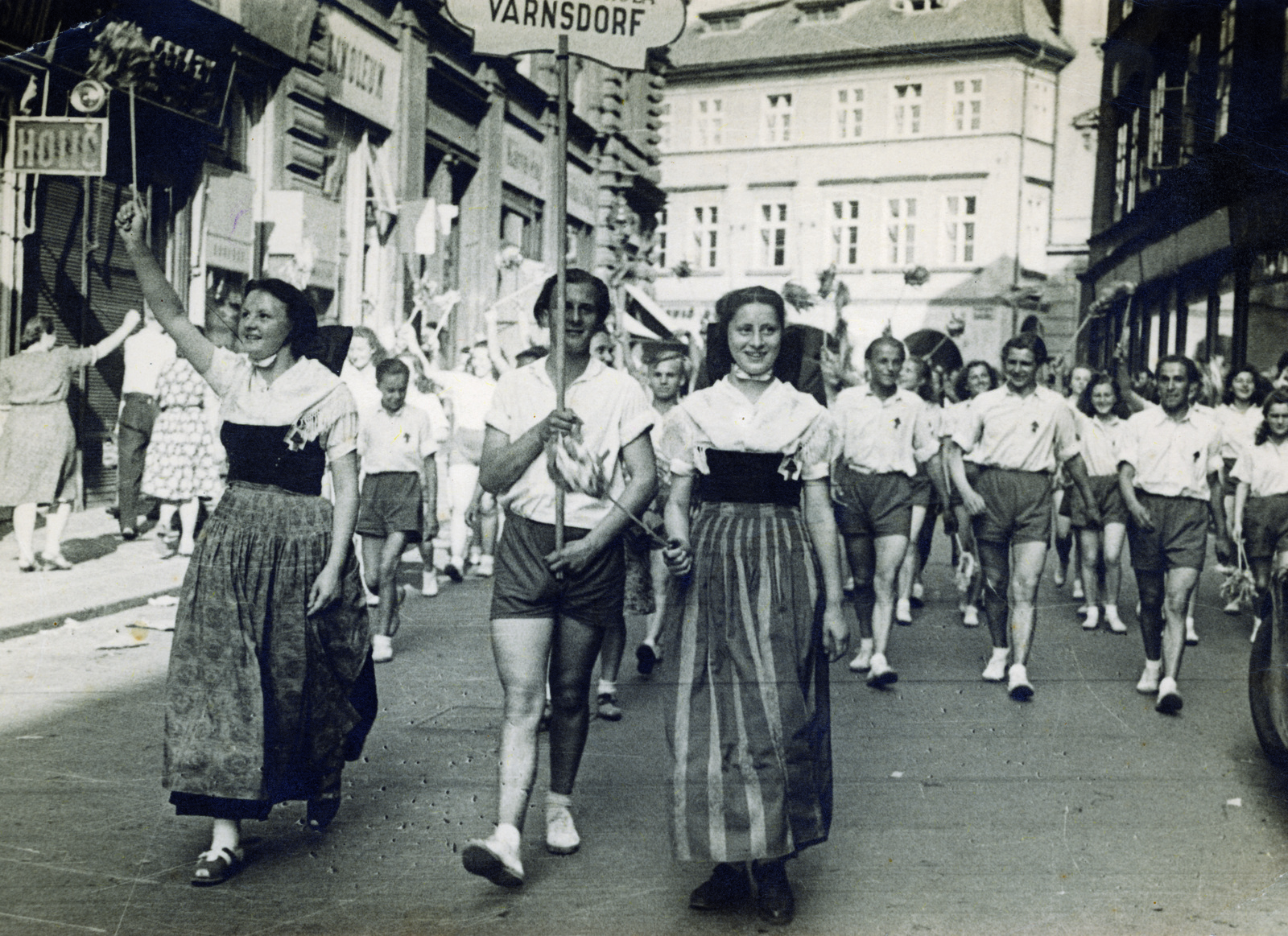 Lužičtí Srbové z Varnsdorfu na Všesokolském sletu v Praze, 1948 (zdroj: v soukromém vlastnictví)