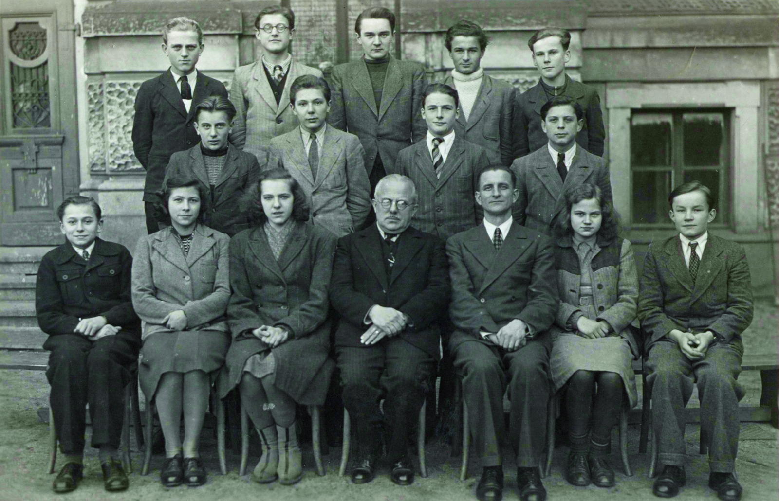 Třída lužickosrbského gymnázia ve Varnsdorfu, 1948. (zdroj: Serbski kulturny archiw, Budyšin/​Sorbisches Kulturarchiv, Bautzen)