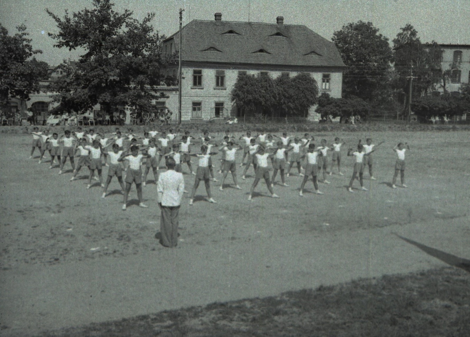 Sokol Varnsdorf: chlapci, 1948. (zdroj: Serbski kulturny archiw, Budyšin/​Sorbisches Kulturarchiv, Bautzen)