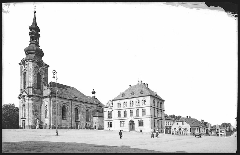 Warnsdorf. Římskokatolický kostel a farnost; 1905. (zdroj: Deutsche Fotothek/​Brück und Sohn)